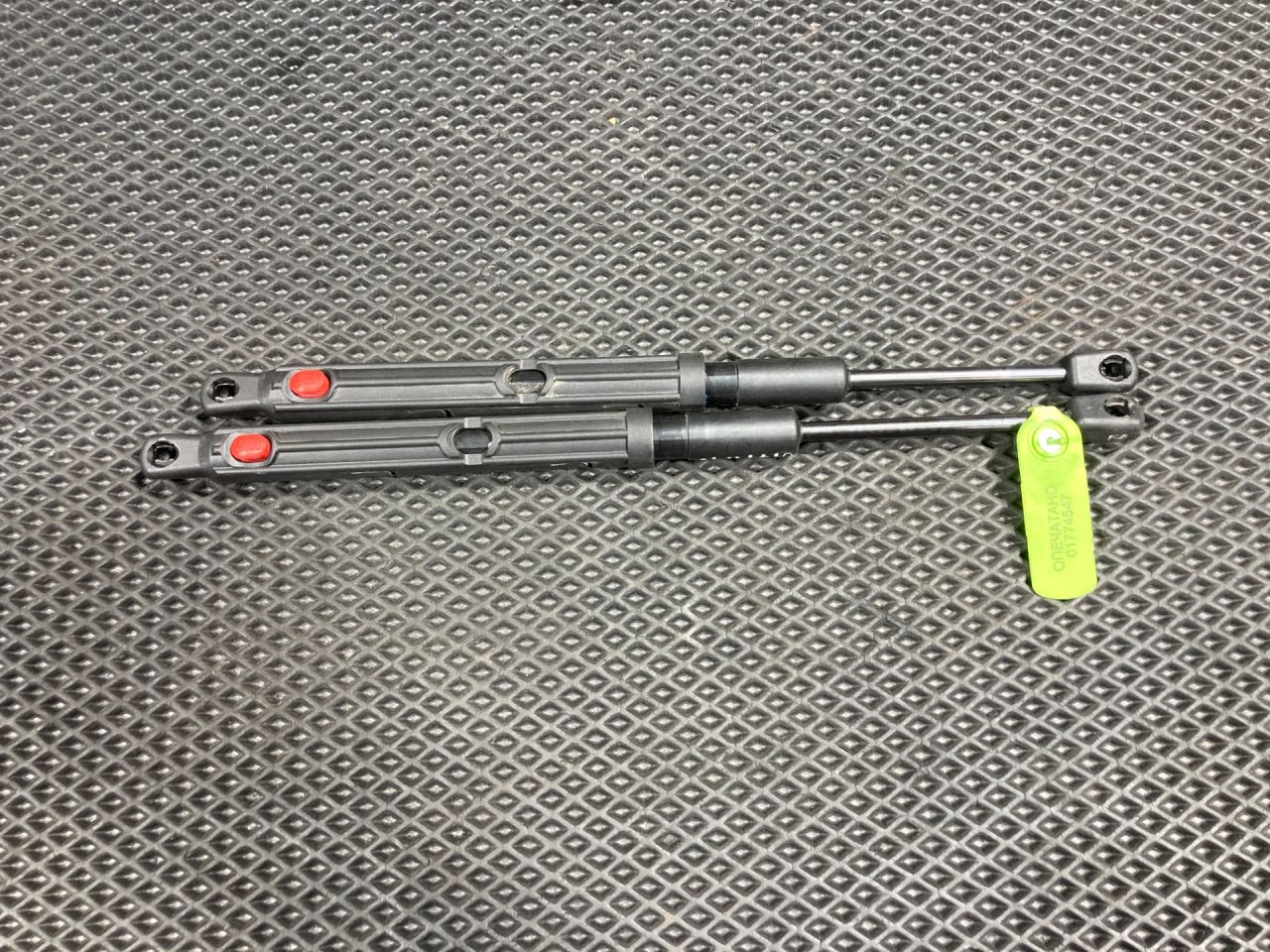 амортизатор капота Mercedes-Benz S-Класс W222/C217/A217 2015, 4.7 л., M 278.928, бензин, АКПП, седан, A2229800064, A2229800164 - фото №1