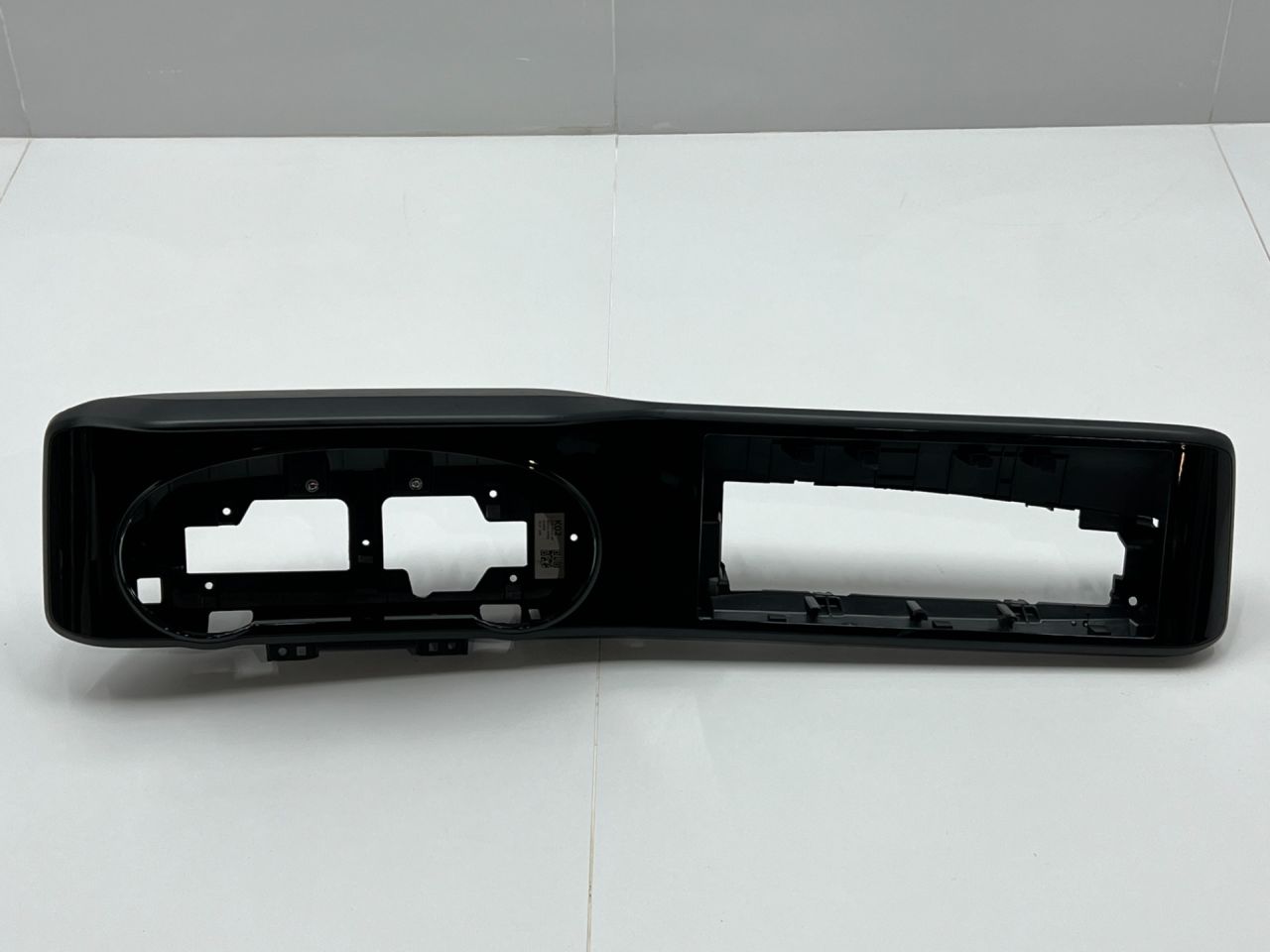 накладка на торпедо (консоль) Kia Carnival 4 поколение 2022, 3.5 л., G6DT, бензин, АКПП, минивэн, 84744-R0020 - фото №1