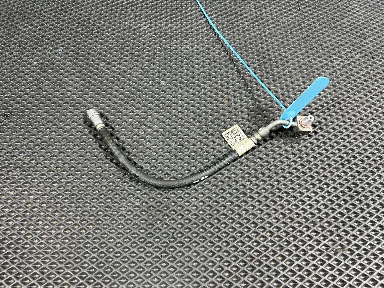 шланг тормозной Chevrolet Trax 2 поколение 2024, 1.2 л., бензин, АКПП, внедорожник 5 дв., передний привод, 60004389, 60004384 - фото №1