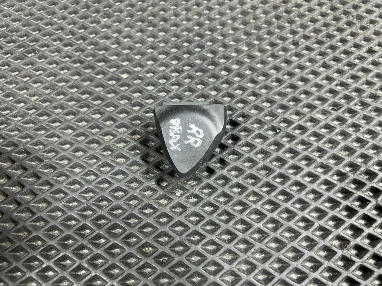 накладка на ручку Chevrolet Trax 2 поколение 2024, 1.2 л., бензин, АКПП, внедорожник 5 дв., передний привод, 26248176 - фото №1