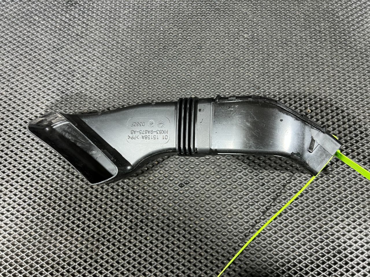 патрубок воздушного фильтра Jaguar F-Pace 1 поколение X761 2016, 3.0 л., бензин, АКПП, внедорожник 5 дв., T4A2598, T2H1332, T2H2692, GX739A675CC, HK839A675AB - фото №1