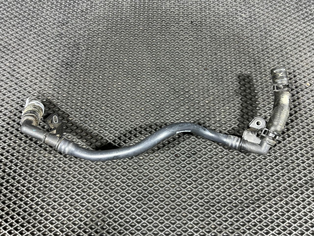 патрубок (трубопровод, шланг) Audi A8 D5 2021, 4.0 л., АКПП, седан, 4N0121485H - фото №1