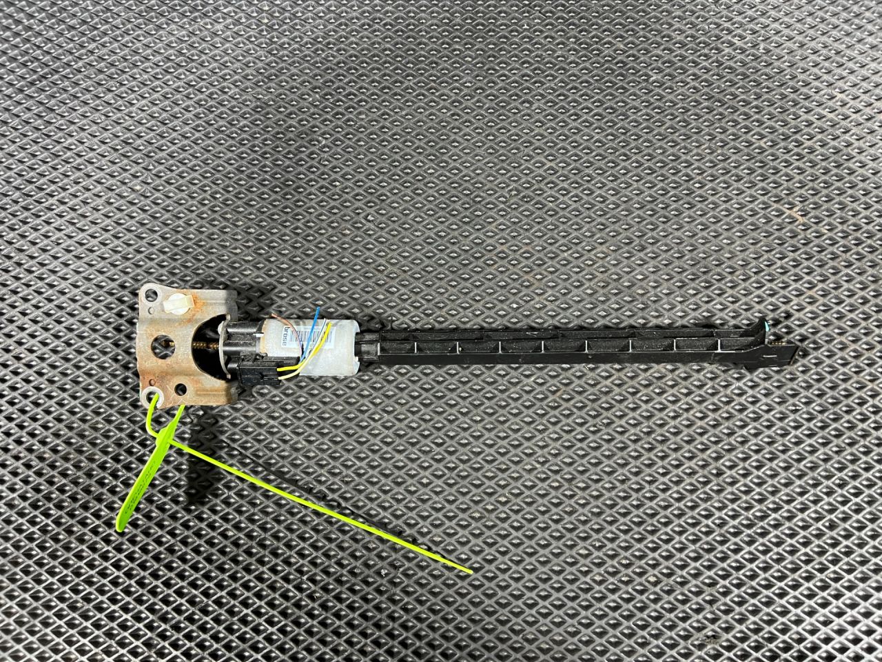 моторчик регулировки сиденья Land Rover Range Rover Sport 2 поколение 2016, 3.0 л., 306PS, бензин, АКПП, внедорожник 5 дв., HHL500260, HHL500270, 918531-101, C2D26718, C2C37176, C2C37177, LR028226 - фото №1