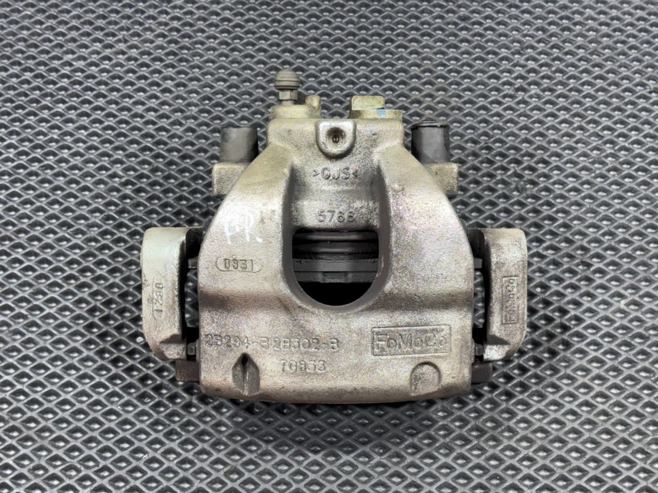 суппорт передний правый Ford Bronco Sport 1 поколение 2021, 1.5 л., бензин, АКПП, внедорожник 5 дв., 2B294-B2B302-B - фото №1