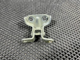 петля двери Chevrolet Trax 2 поколение 2024, 1.2 л., бензин, АКПП, внедорожник 5 дв., передний привод, 13501713