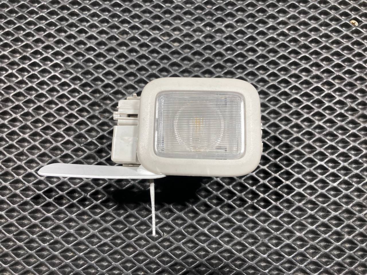 фонарь салона (плафон) Ford Bronco Sport 1 поколение 2020, 1.5 л., бензин, АКПП, внедорожник 5 дв., LJ6A-13K767-AB3HV1 - фото №1