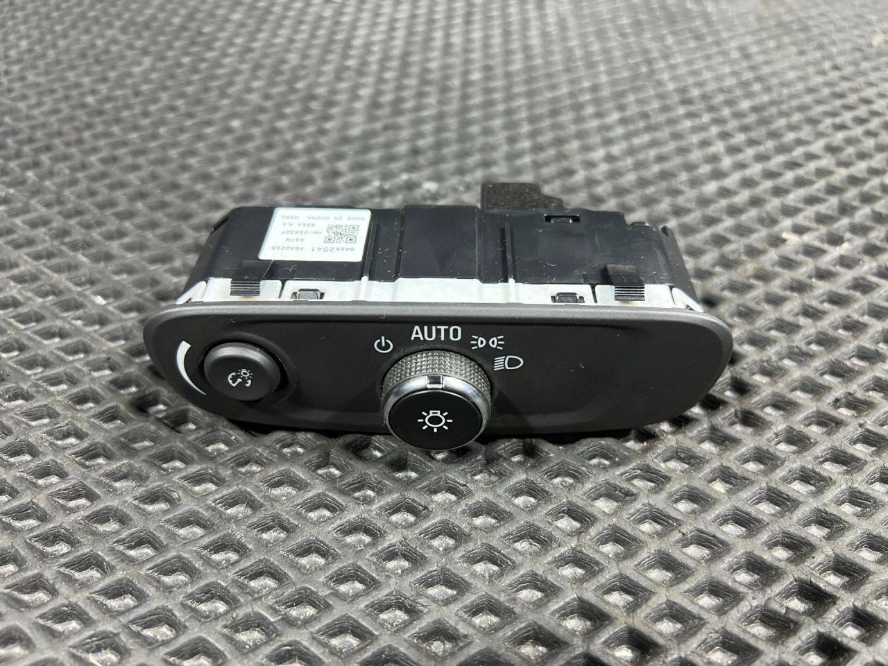 переключатель света Chevrolet Trax 2 поколение 2024, 1.2 л., бензин, АКПП, внедорожник 5 дв., передний привод, 84192541 - фото №1