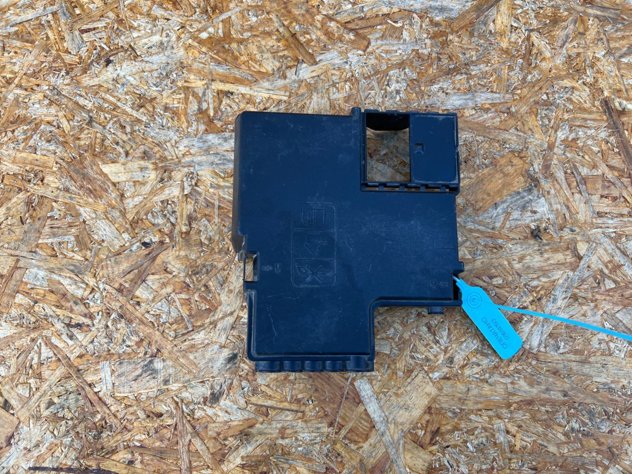 блок предохранителей Chevrolet Trax 2 поколение 2023, 1.2 л., бензин, АКПП, внедорожник 5 дв., 42806403, 42871457 - фото №1