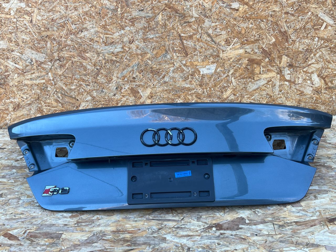 крышка багажника (дверь 3-5) Audi S8 D4 2013, 4.0 л., CGTA, бензин, АКПП, седан, 4H0827023B - фото №1