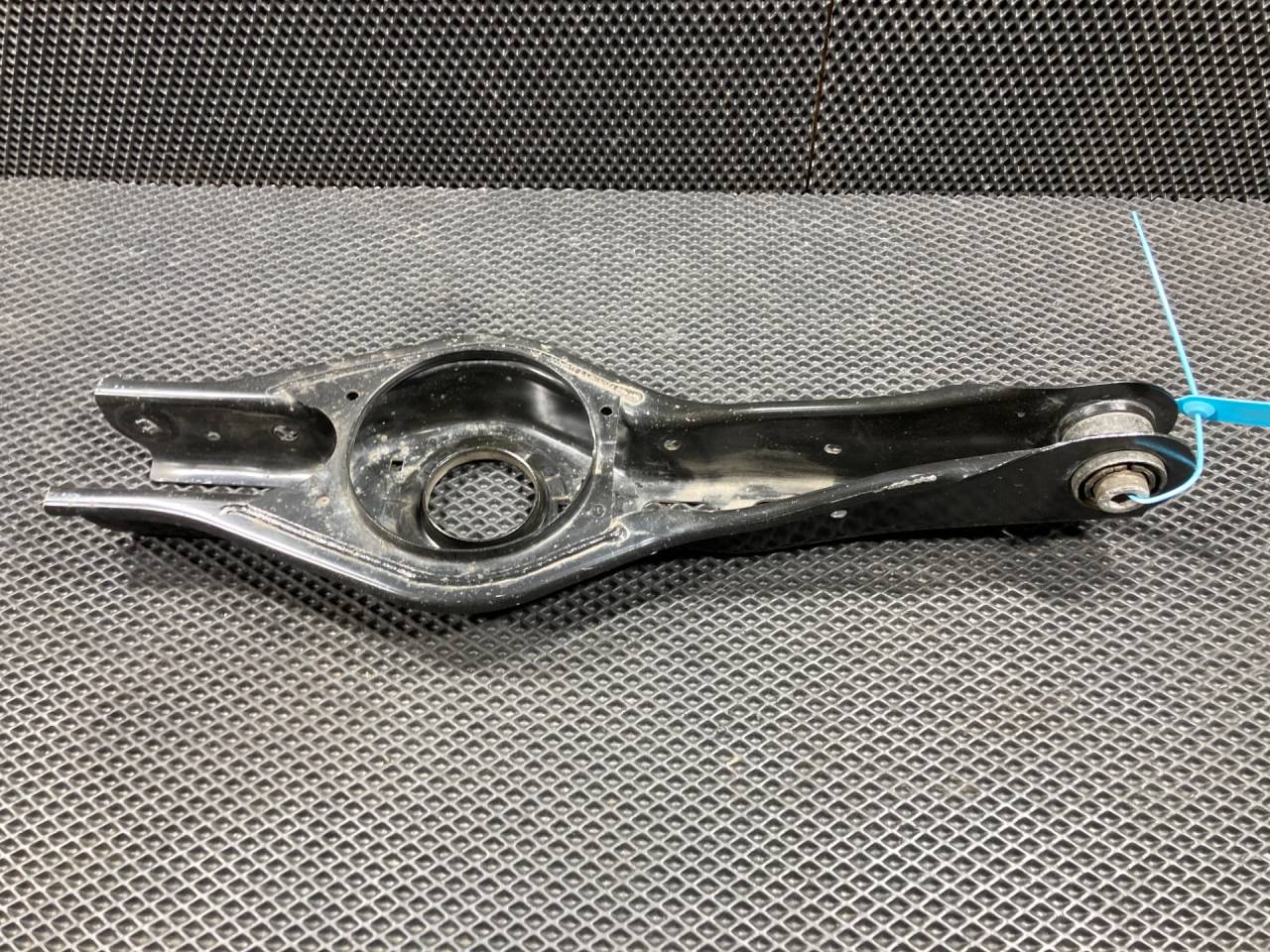 рычаг задний нижний Kia K5 3 поколение 2020, 1.6 л., G4FP, бензин, АКПП, 55211L3000, 55210L3000 - фото №1