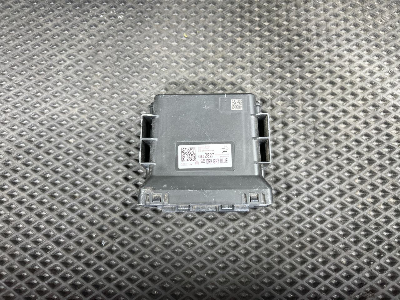 блок комфорта Chevrolet Trax 2 поколение 2024, 1.2 л., бензин, АКПП, внедорожник 5 дв., передний привод, 13542827 - фото №1