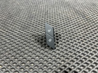 кнопка центрального замка Volkswagen Taos 1 поколение 2023, 1.5 л., DNKA, бензин, АКПП, внедорожник 5 дв., передний привод, 2GJ962126