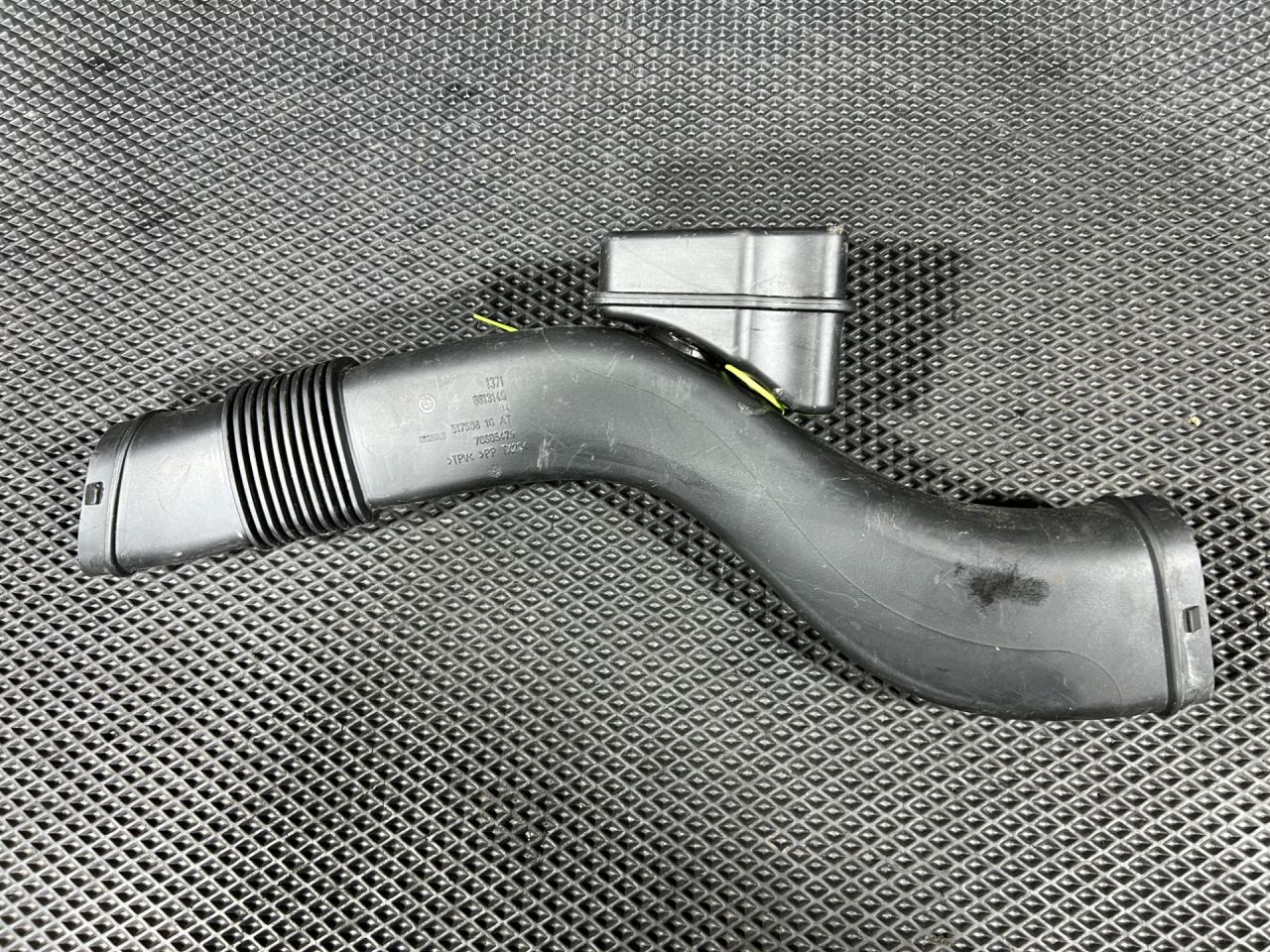 воздуховод BMW 7 серия G11/G12 2018, 4.4 л., N63 B44 B, бензин, АКПП, седан, 13718613149 - фото №1