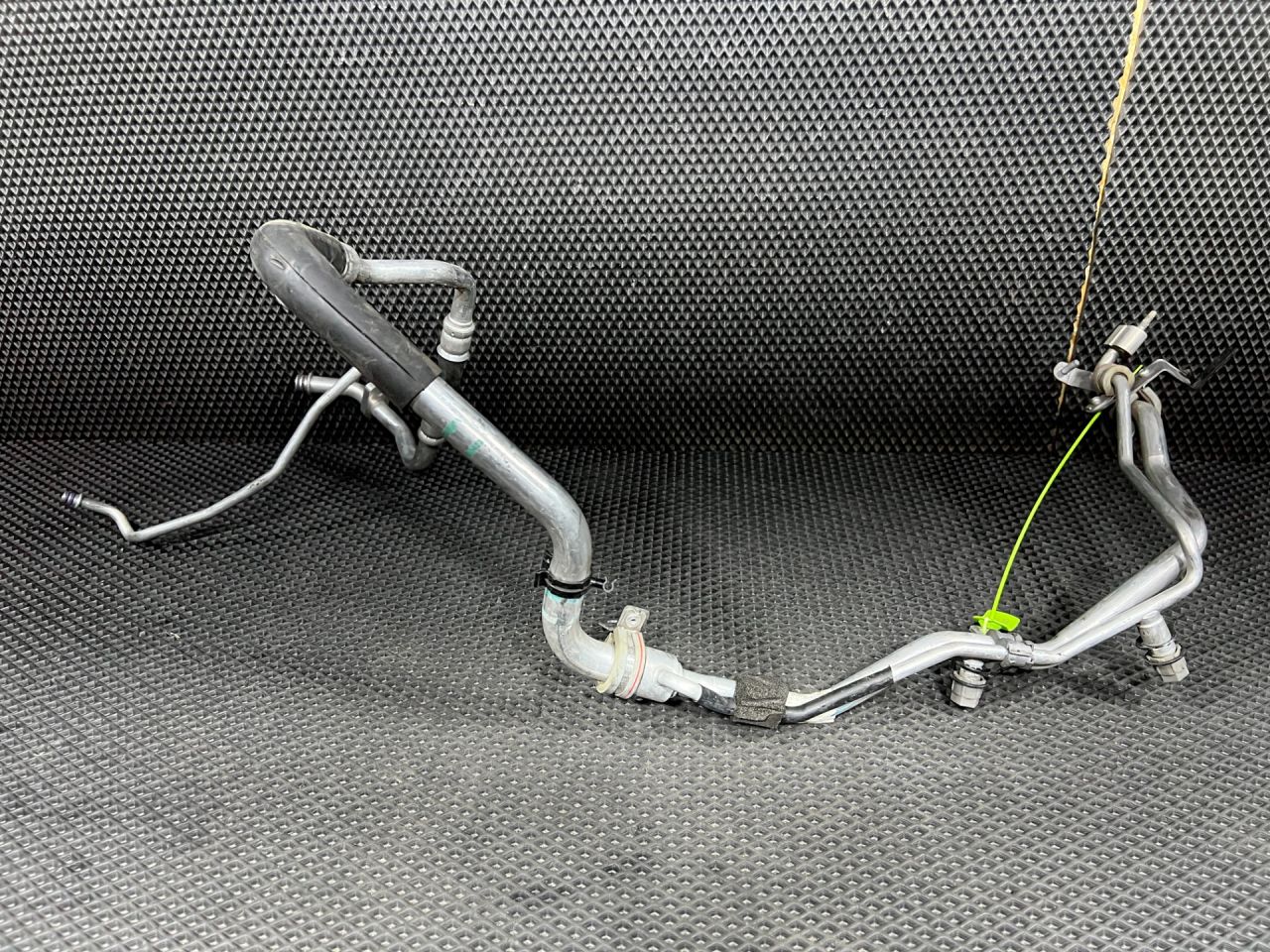 трубка кондиционера Land Rover Range Rover Velar 1 поколение 2019, 3.0 л., бензин, АКПП, внедорожник 5 дв., HK8319A834AB, T4A11663, LR091468, T4A3591 - фото №1