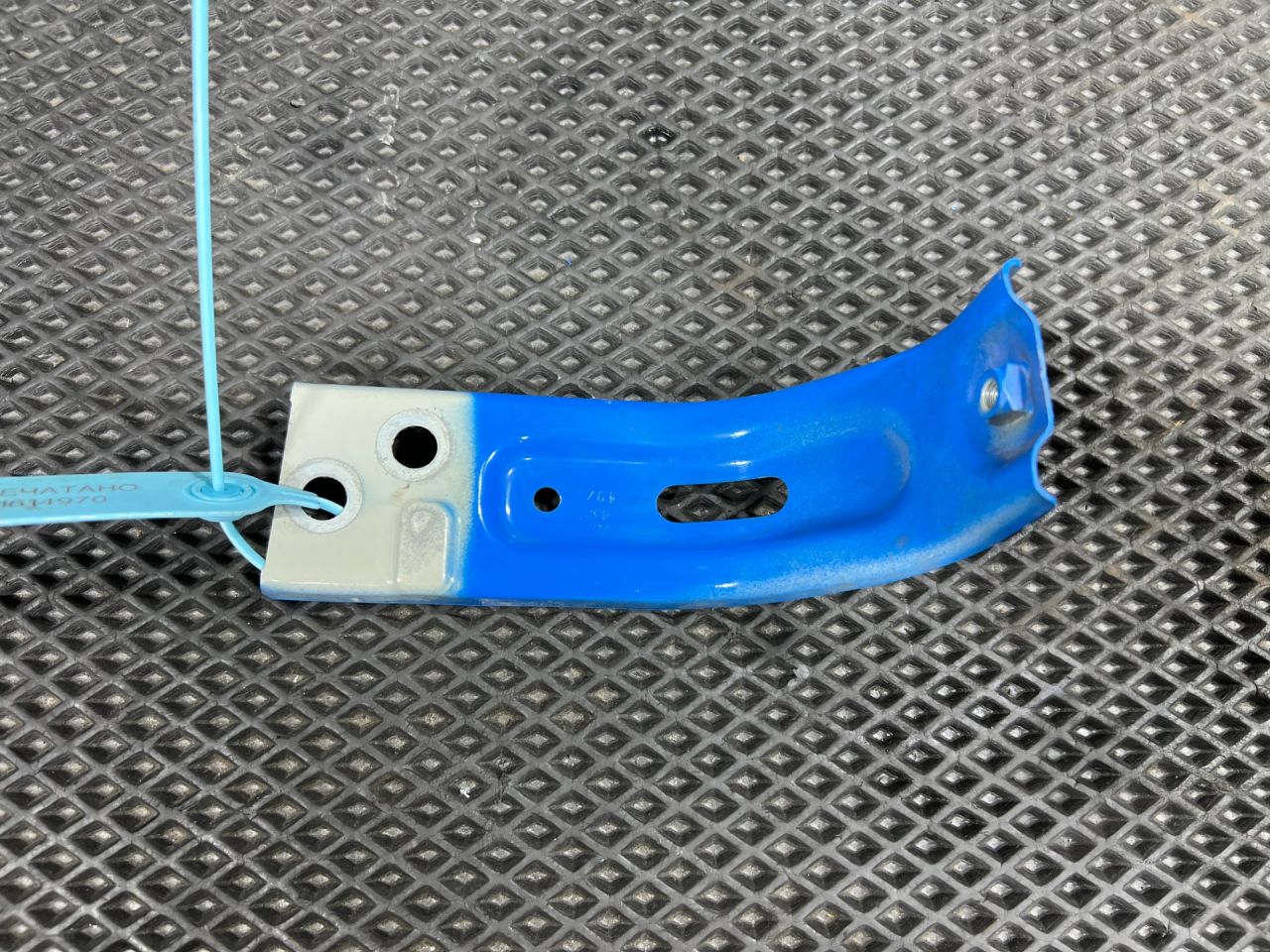 крепление ( кронштейн ) крыла Volkswagen Taos 1 поколение 2023, 1.5 л., DNKA, бензин, АКПП, внедорожник 5 дв., передний привод, 2GG821432 - фото №1