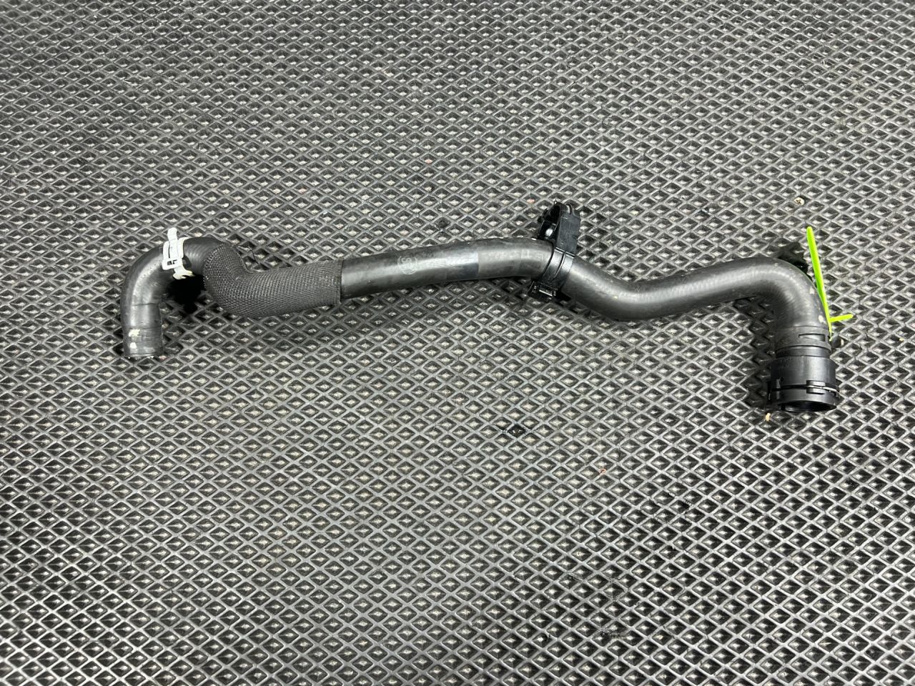 патрубок (трубопровод, шланг) Land Rover Range Rover Sport 2 поколение 2014, 5.0 л., 508PS, бензин, АКПП, внедорожник 5 дв., CPLA-7752-AB, LR036540, LR034625 - фото №1