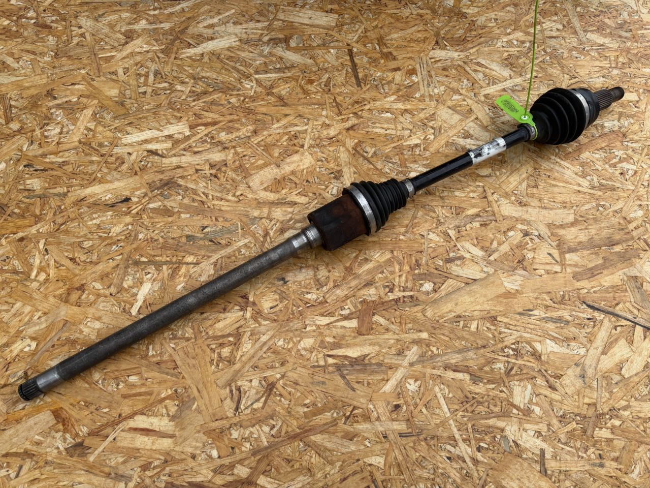 полуось передняя правая (приводной вал, ШРУС) Jaguar XE 1 поколение 2016, 2.0 л., 204PT, бензин, АКПП, седан, DW933N128AB, C2D42128 - фото №1