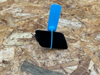 заглушка переднего бампера под крюк Audi A8 D4/4H [рестайлинг] 2013, 4.0 л., CEUA, бензин, АКПП, седан, 4H0807241