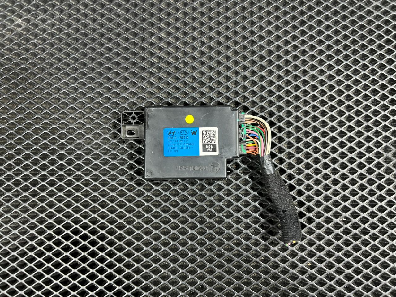 кнопка обогрева сидений Kia Sorento 4 поколение 2023, 2.5 л., бензин, АКПП, внедорожник 5 дв., передний привод, 88B70-R5010 - фото №1