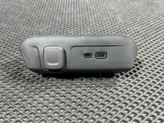 разъем AUX / USB Chevrolet Trax 2 поколение 2024, 1.2 л., бензин, АКПП, внедорожник 5 дв., передний привод, 13549941, 13561808, 42755003