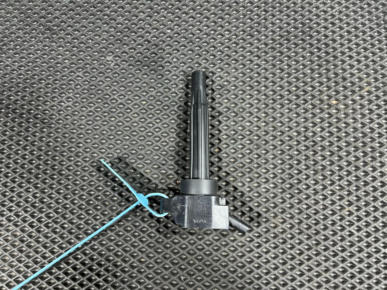 катушка зажигания Kia Sorento 4 поколение 2023, 2.0 л., G4KA, бензин, АКПП, внедорожник 5 дв., передний привод, 27300-2T000 - фото №1