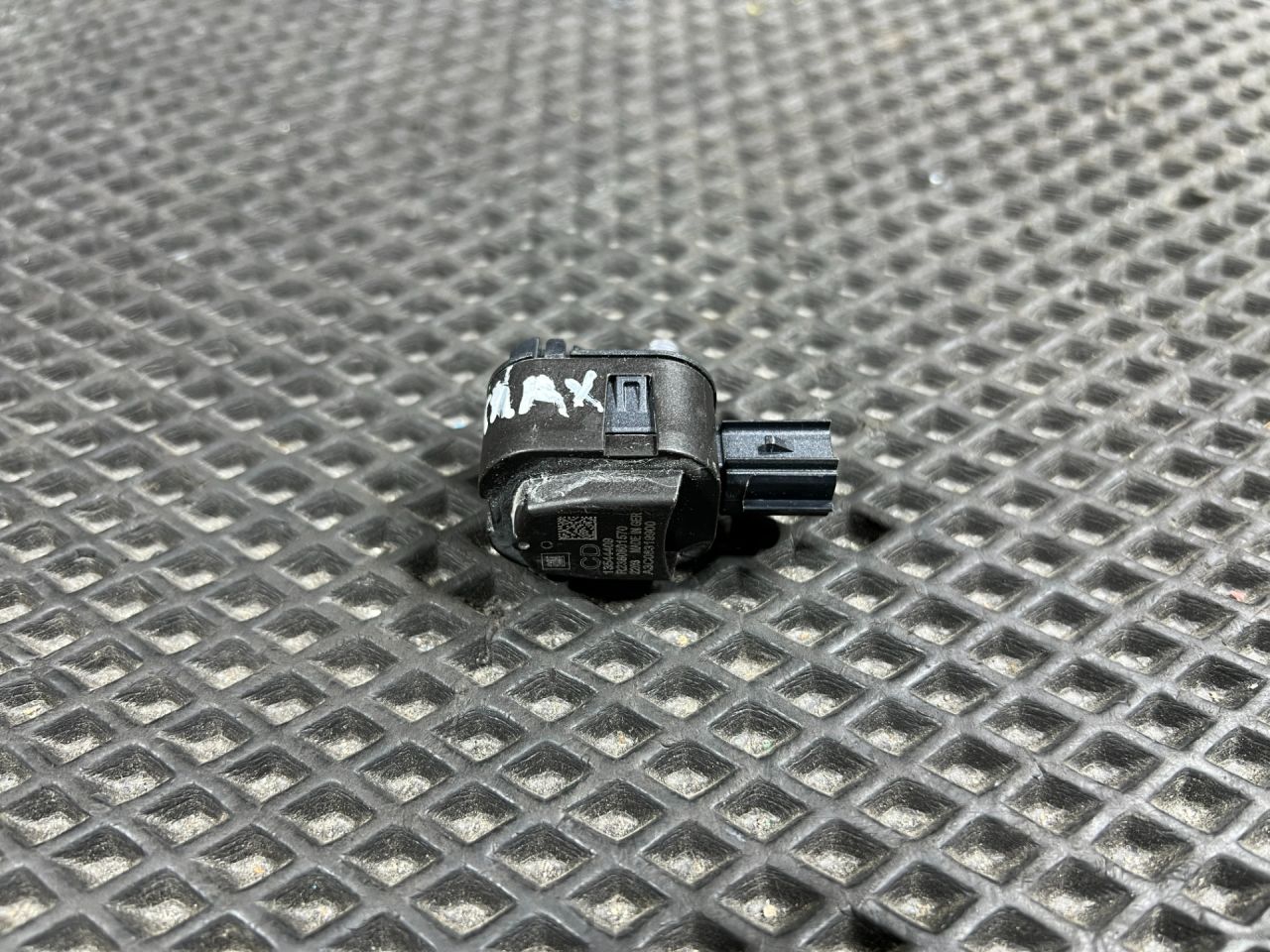 датчик удара Chevrolet Trax 2 поколение 2023, 1.2 л., бензин, АКПП, внедорожник 5 дв., 13544409 - фото №1