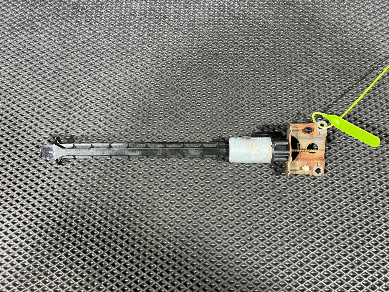 моторчик регулировки сиденья Land Rover Range Rover Sport 2 поколение 2016, 3.0 л., 306PS, бензин, АКПП, внедорожник 5 дв., HHL500260, HHL500270, 918531-101, C2D26718, C2C37176, C2C37177, LR028226 - фото №1