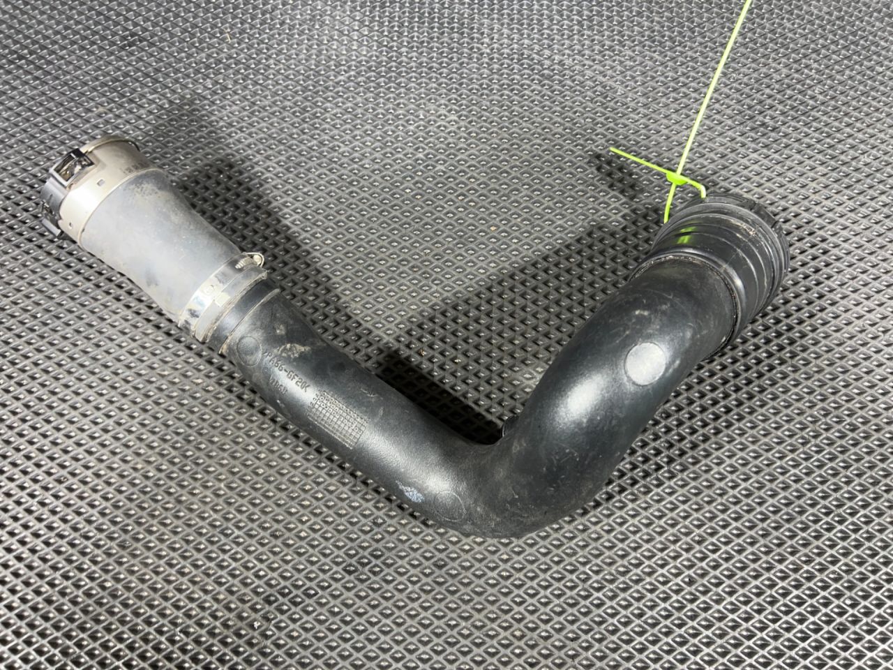 патрубок (трубопровод, шланг) Land Rover Range Rover Velar 1 поколение 2020, 2.0 л., бензин, АКПП, внедорожник 5 дв., T2H41506, T2H36179, LR092417, LR125133, LR110382, HX736N650AC - фото №1