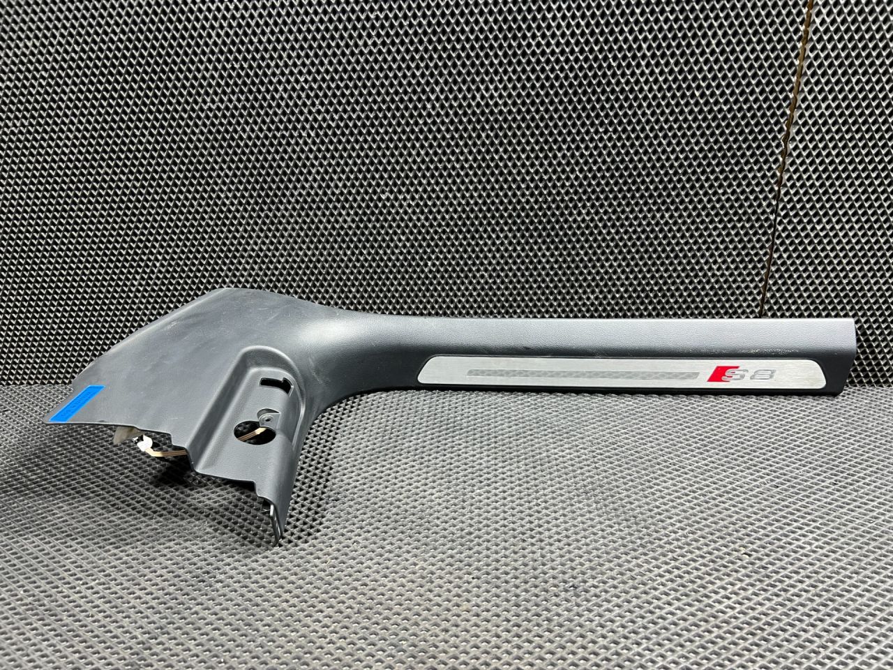 накладка на порог внутренняя Audi S8 D4 2013, 4.0 л., CGTA, бензин, АКПП, седан, 4H1867271A6PS - фото №1