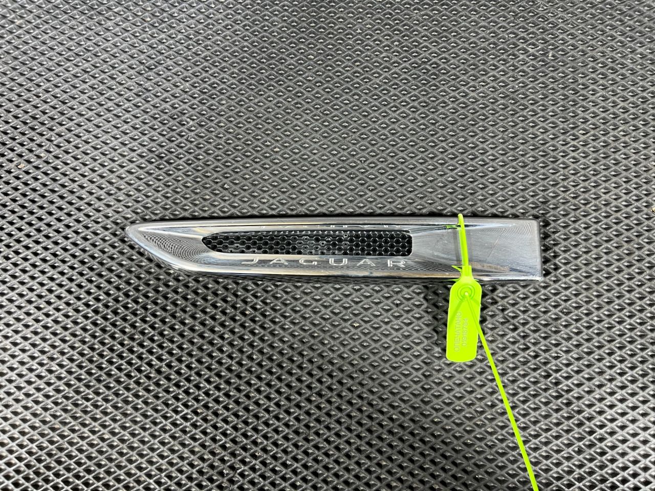 молдинг крыла Jaguar XF X260 2016, 3.0 л., AJ 126, бензин, АКПП, GX63280B11A, T2H38243, GX6M280B11A - фото №1