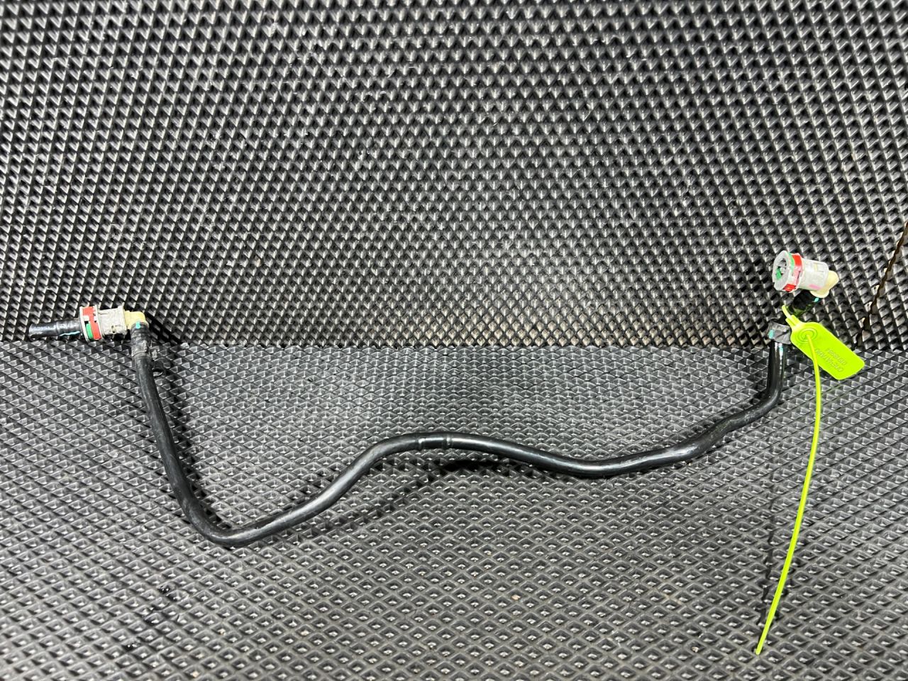 патрубок (трубопровод, шланг) Mercedes-Benz CLA-Класс C118 2021, 2.0 л., бензин, АКПП, седан, A2474703702 - фото №1