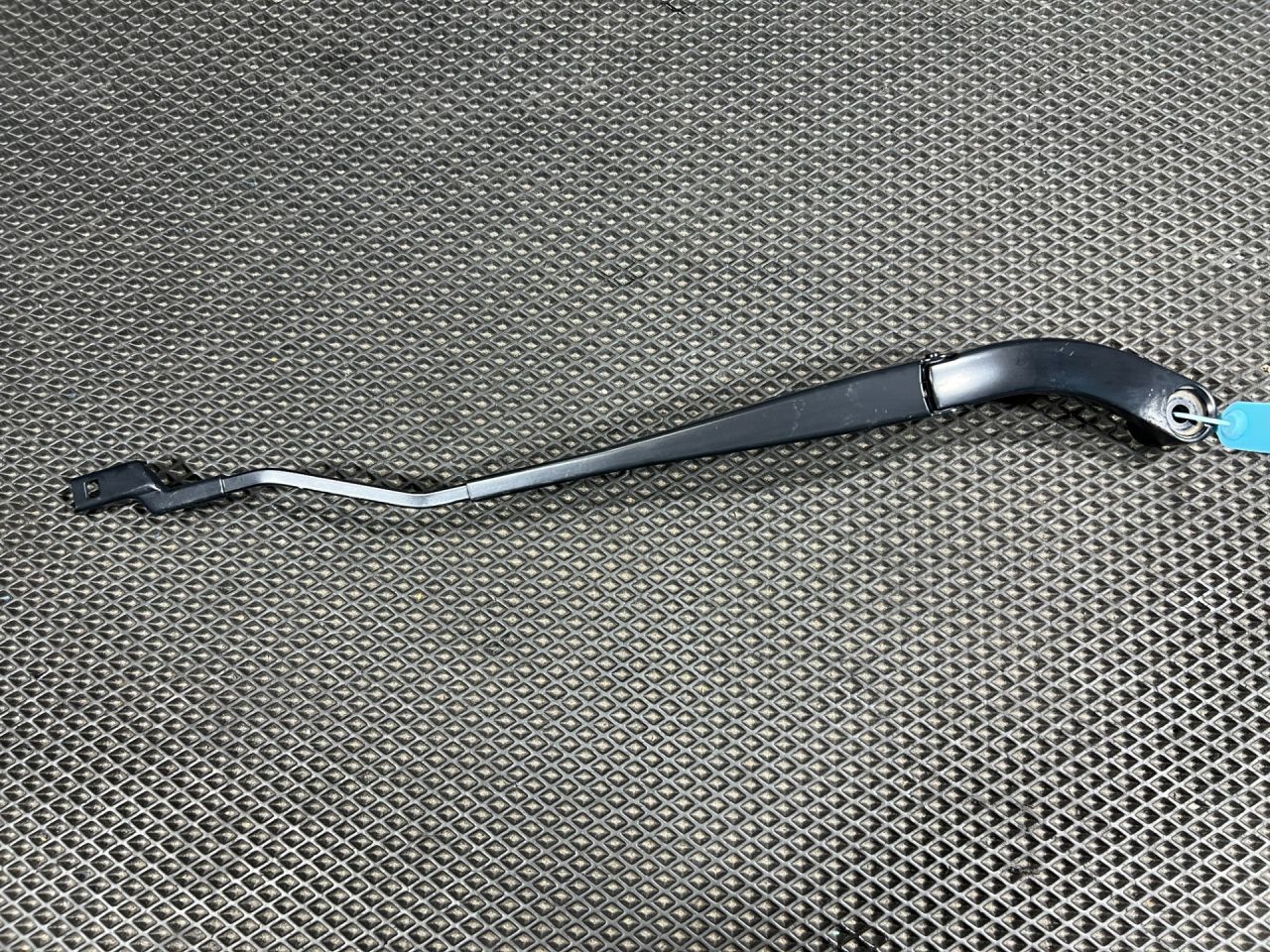 щеткодержатель (поводок стеклоочистителя, дворник) Buick Envista 1 поколение 2024, 1.2 л., бензин, АКПП, внедорожник 5 дв., 42734490 - фото №1