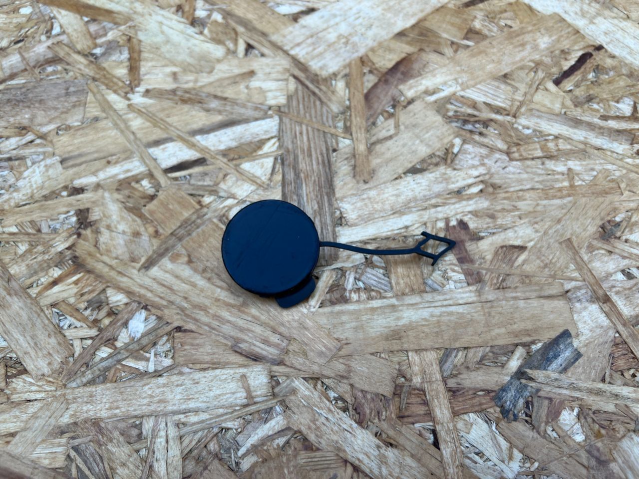 заглушка переднего бампера под крюк Jaguar XE 1 поколение X760 2018, 2.0 л., 204PT, бензин, АКПП, седан, GX7317F011AA, T4N29285LML, T4N33909LML - фото №1