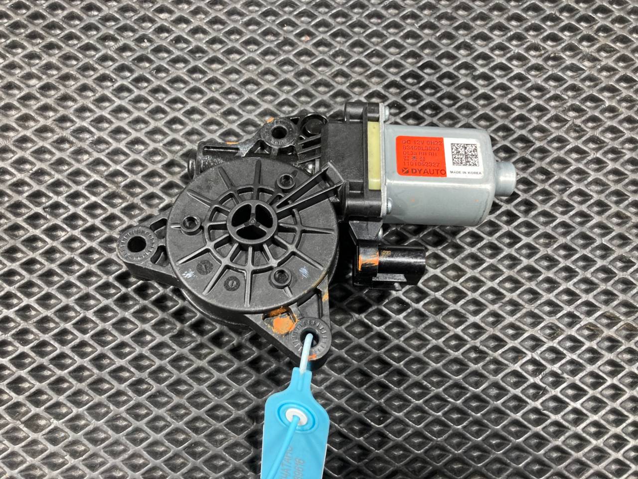 моторчик стеклоподъемника задний правый Kia K5 3 поколение 2020, 1.6 л., G4FP, бензин, АКПП, 83460L3000 - фото №1