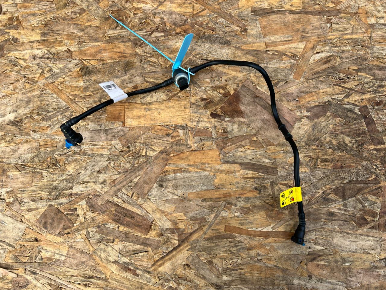 трубка топливная Chevrolet Trax 2 поколение 2024, 1.2 л., LIH, бензин, АКПП, внедорожник 5 дв., передний привод, 7434177 - фото №1