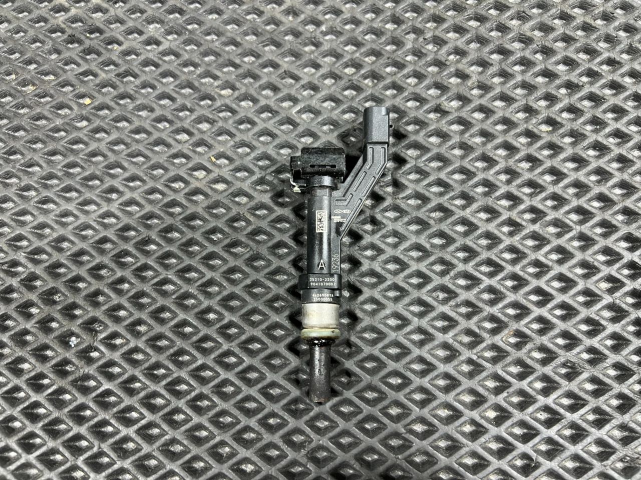 форсунка Kia Sorento 4 поколение 2023, 2.0 л., G4KA, бензин, АКПП, внедорожник 5 дв., передний привод, 35310-2S001 - фото №1