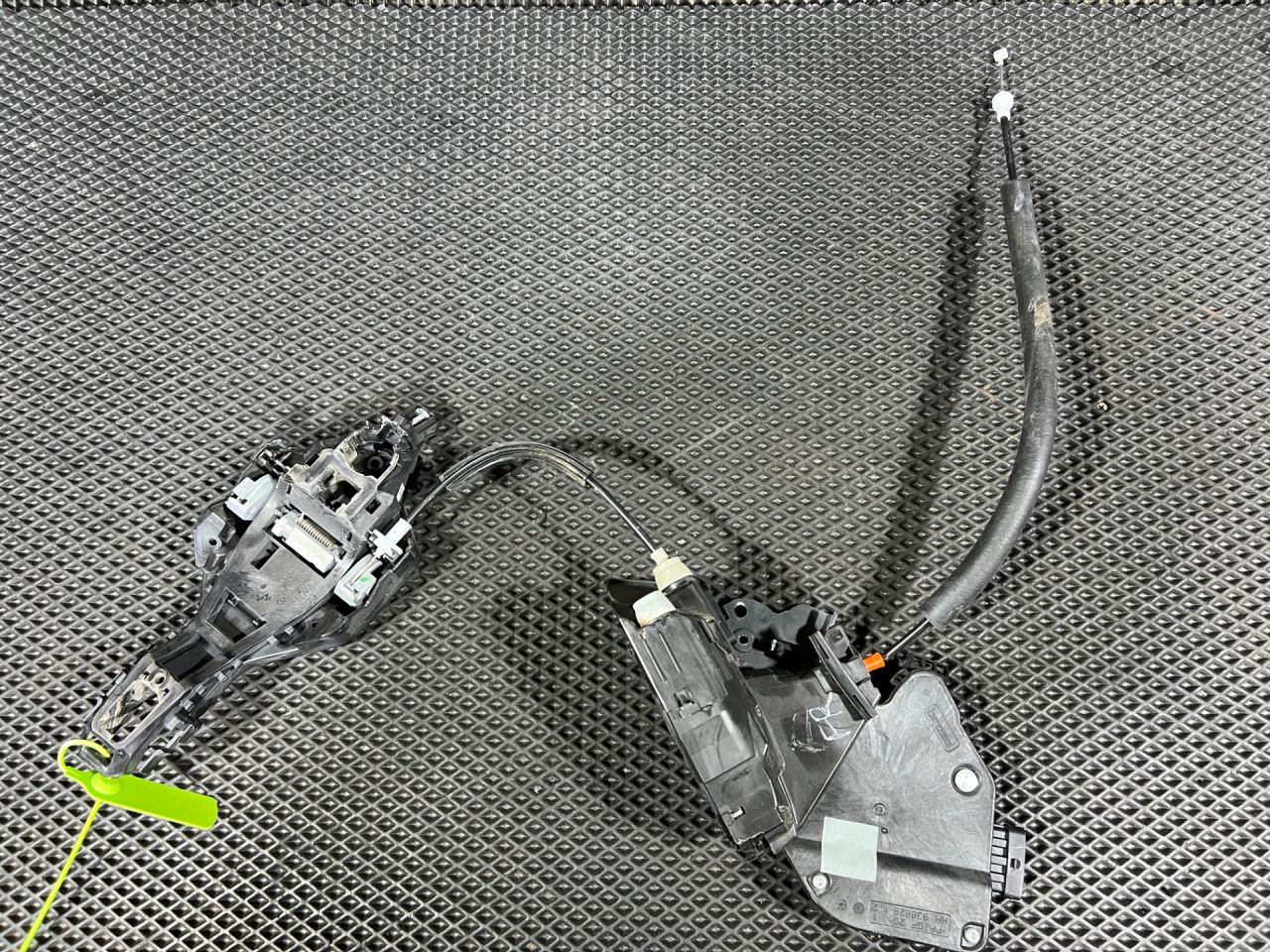 замок двери передней правой Jaguar XE 1 поколение X760 2016, 3.0 л., бензин, АКПП, седан, DK62224A00AA, GX73203A28HD, T4A10216 - фото №1