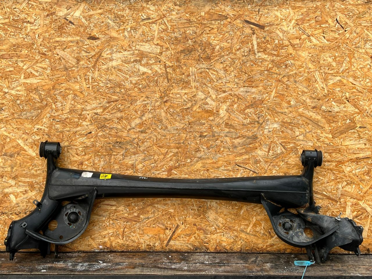 балка подвески задняя Chevrolet Trax 2 поколение 2024, 1.2 л., LIH, бензин, АКПП, внедорожник 5 дв., передний привод, 42824725 - фото №1