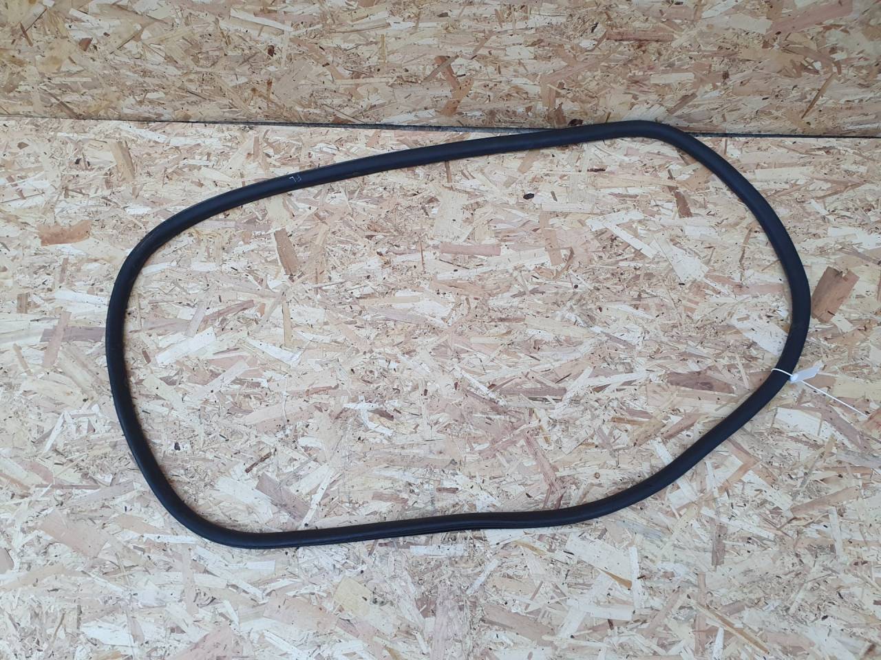 уплотнитель двери Ford Bronco Sport 1 поколение 2020, 1.5 л., бензин, АКПП, внедорожник 5 дв., M1PZ7820709-A - фото №1