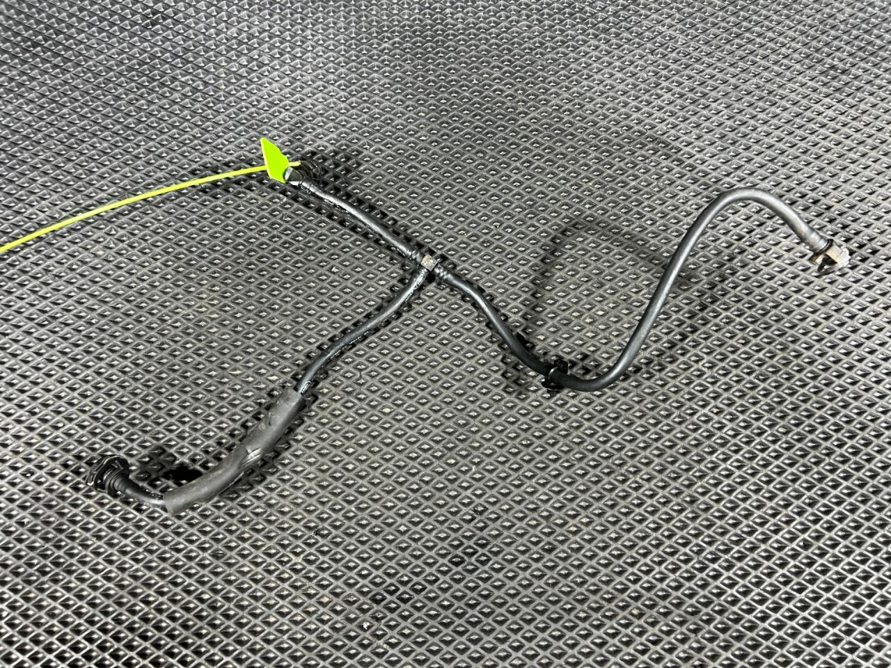 патрубок (трубопровод, шланг) Jaguar XE 1 поколение 2017, 3.0 л., бензин, АКПП, седан, T2H1438, GX73-8C362-CC - фото №1