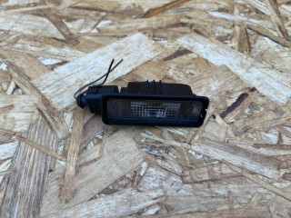 подсветка номера Volkswagen Golf 7 поколение 2017, 1.8 л., бензин, 1K8943021