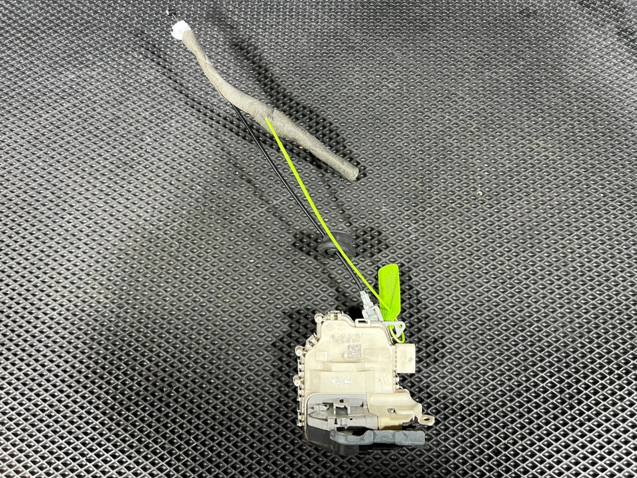 замок двери передней правой Audi Q7 4M 2016, 3.0 л., бензин, АКПП, внедорожник 5 дв., 8J1837016F - фото №1