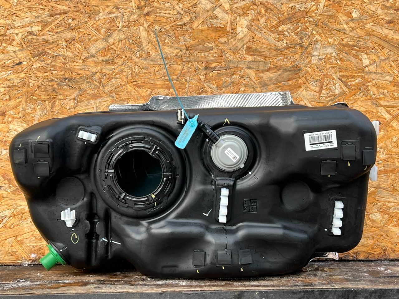 бак топливный Chevrolet Trax 2 поколение 2023, 1.2 л., бензин, АКПП, внедорожник 5 дв., 687912733, 60009166 - фото №1