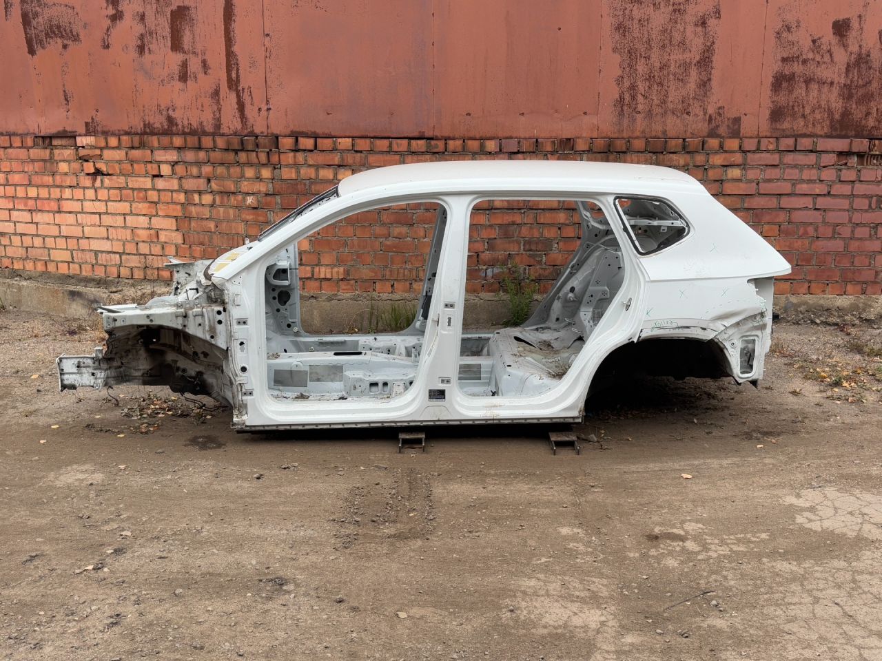 Стойка кузовная центральная левая Volkswagen Taos 1 поколение 2021, 1.5 л., DNKA, бензин, АКПП, внедорожник 5 дв. - фото №1