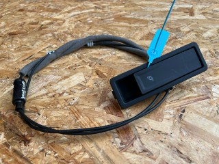 замок спинки заднего сиденья левое Volkswagen Tiguan 2 поколение [рестайлинг] 2024, 2.0 л., DTEA, бензин, АКПП, внедорожник 5 дв., полный привод, 5NN885671B, 5NN885343A