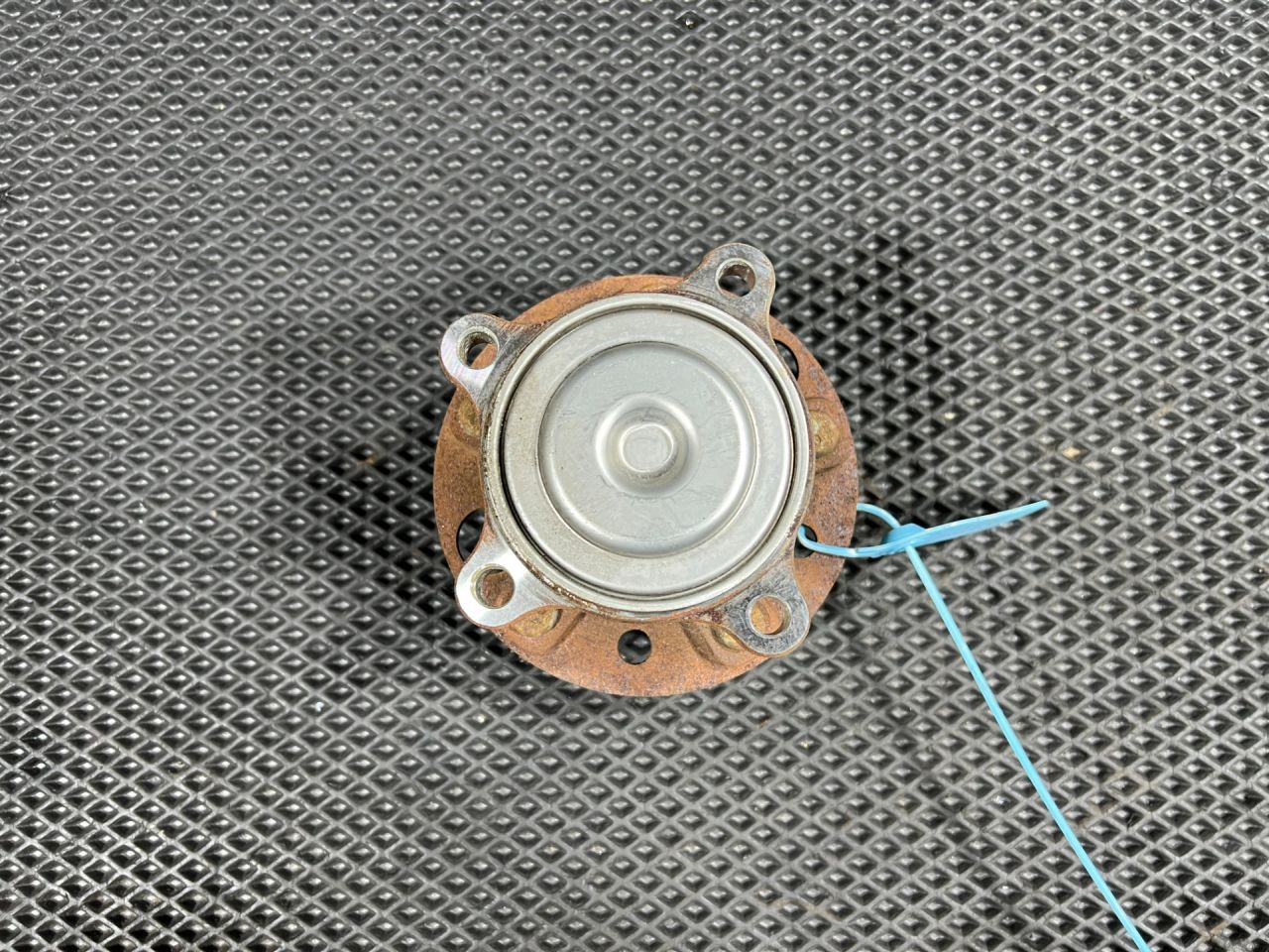 ступица задняя Chevrolet Trax 2 поколение 2024, 1.2 л., LIH, бензин, АКПП, внедорожник 5 дв., передний привод, 13546940, 13530971 - фото №1