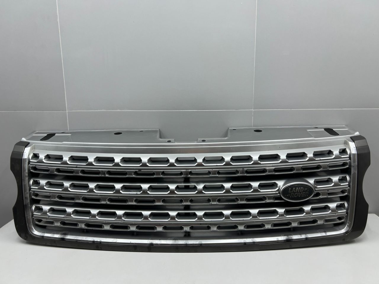 заглушка (решетка) в бампер Land Rover Range Rover 4 поколение L405 2017, 5.0 л., 508PS, бензин, АКПП, внедорожник 5 дв., GK528200AA, GK528200BA, GK5M8200BA, LR077427, LR034246, LR046749, LR055880 - фото №1