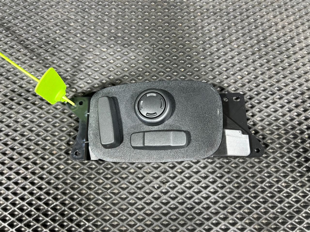 блок управления сиденьем Jaguar XE 1 поколение 2017, 3.0 л., AJ 126, бензин, АКПП, седан, T2H16372, T2H2673, LR077210, LR059748, GX7314B566FC - фото №1