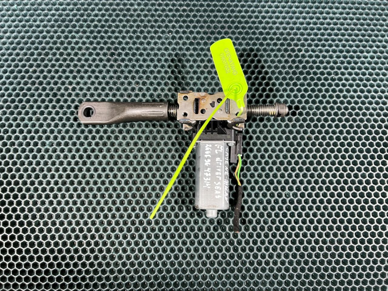 моторчик регулировки сиденья Porsche Macan 1 поколение 2018, 3.0 л., бензин, АКПП, внедорожник 5 дв., 984686-105 - фото №1