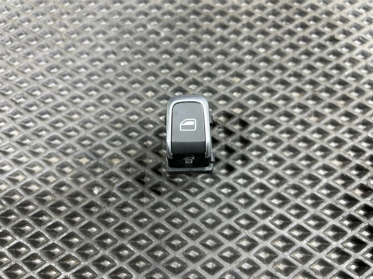 кнопка стеклоподъемника двери Audi S8 D4 2013, 4.0 л., CGTA, бензин, АКПП, седан, 4H0959855A - фото №1